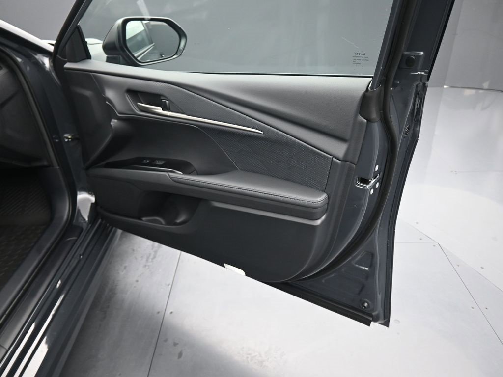 Used 2025 Toyota Camry XSE image 12