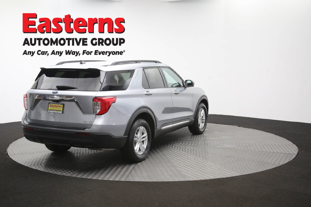 Used 2023 Ford Explorer XLT AWD/4WD image 43