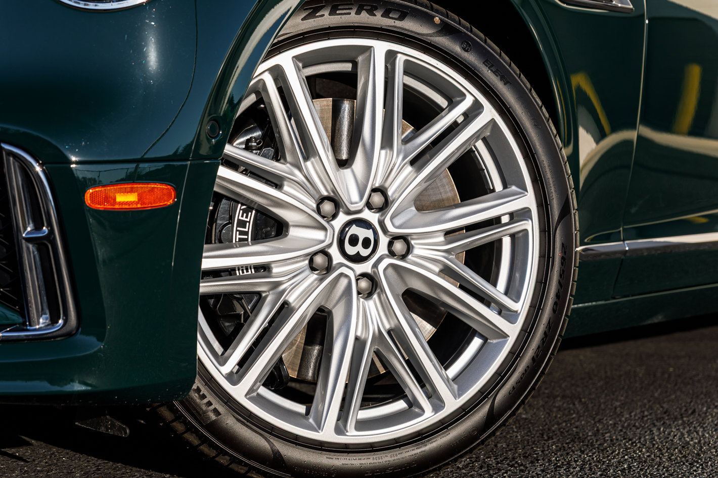 New 2026 Bentley Flying Spur Plug-In Hybrid image 2