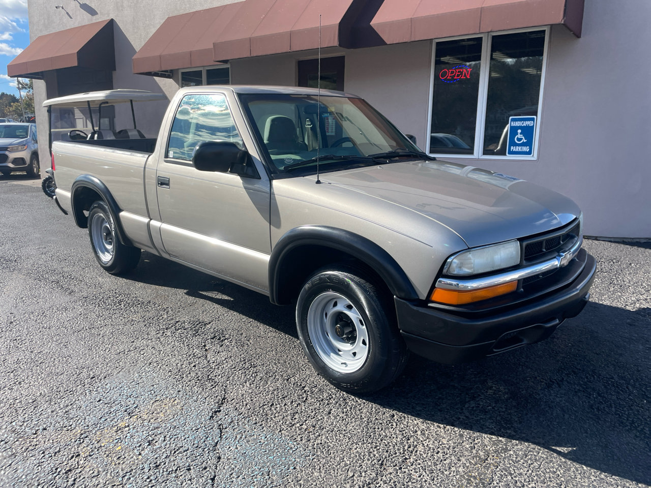 Used 2003 Chevrolet S10 Pickup 2WD Regular Cab image 3