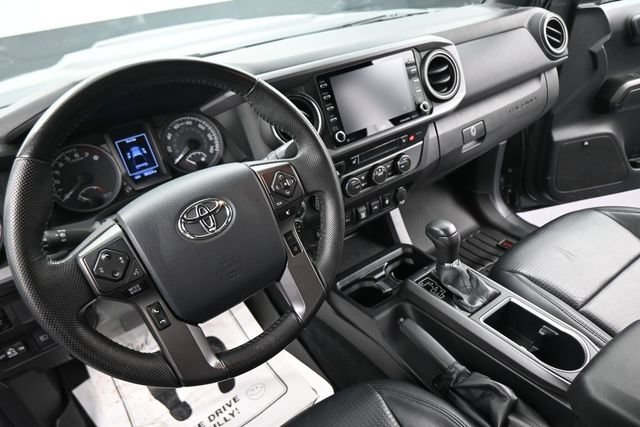 Used 2020 Toyota Tacoma TRD Sport w/ TRD Premium Sport Package AWD/4WD image 27