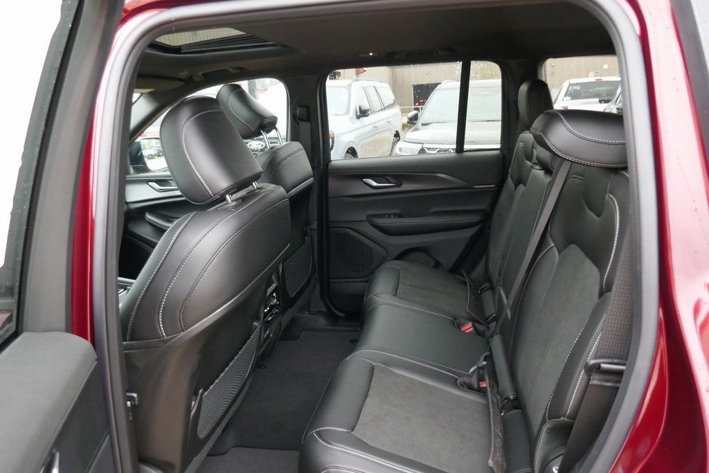 New 2025 Jeep Grand Cherokee Altitude AWD/4WD image 12