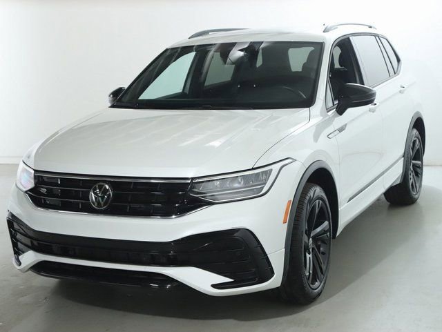 Used 2024 Volkswagen Tiguan SE R-Line AWD/4WD image 1