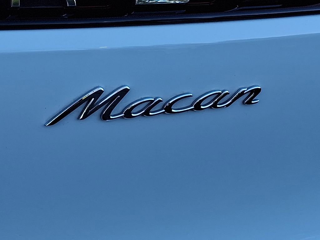 Used 2025 Porsche Macan AWD/4WD image 28