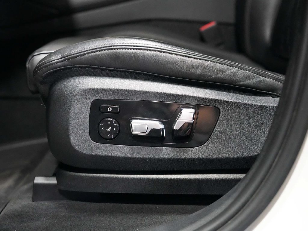 Used 2023 BMW X6 xDrive40i w/ M Sport Package AWD/4WD image 33