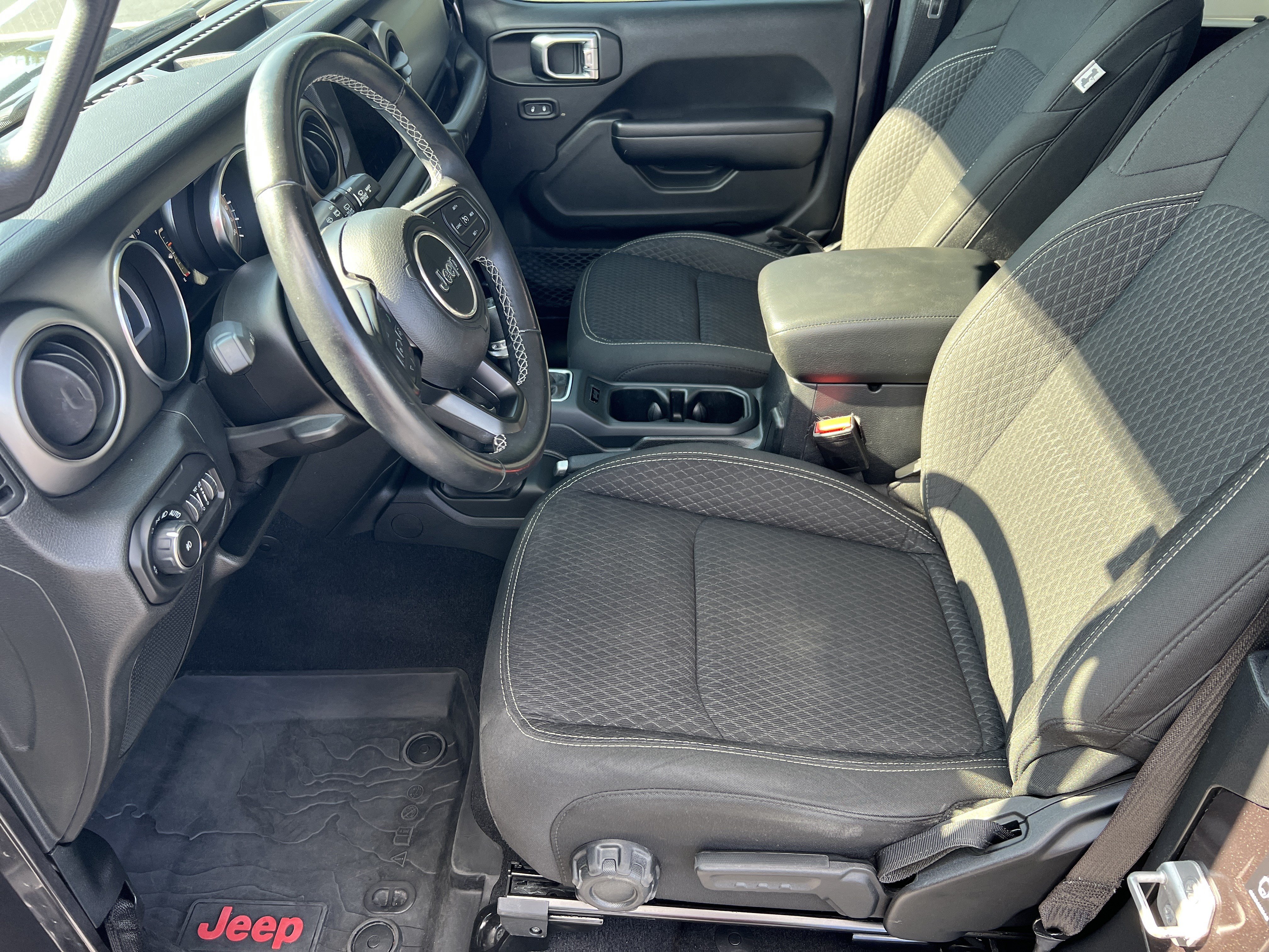 Used 2021 Jeep Wrangler Sport AWD/4WD image 9