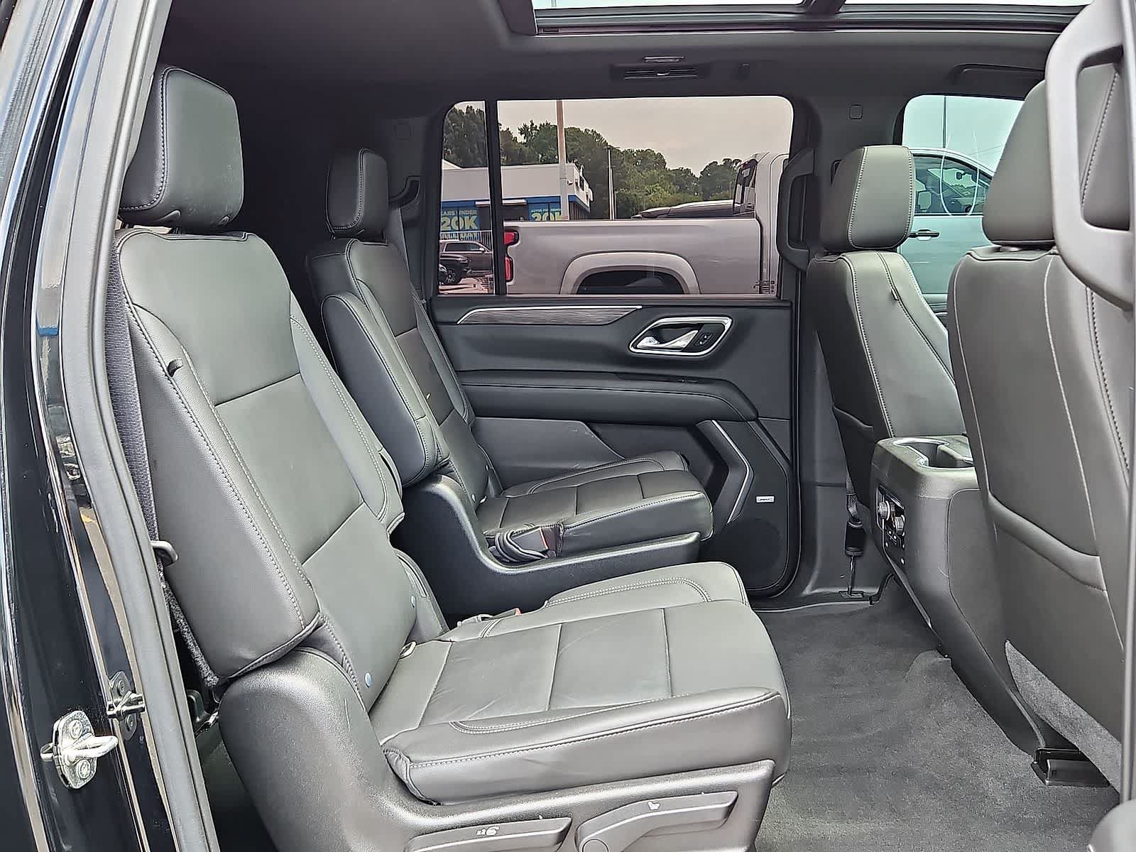 Used 2021 Chevrolet Suburban Z71 w/ Z71 Signature Package AWD/4WD image 33