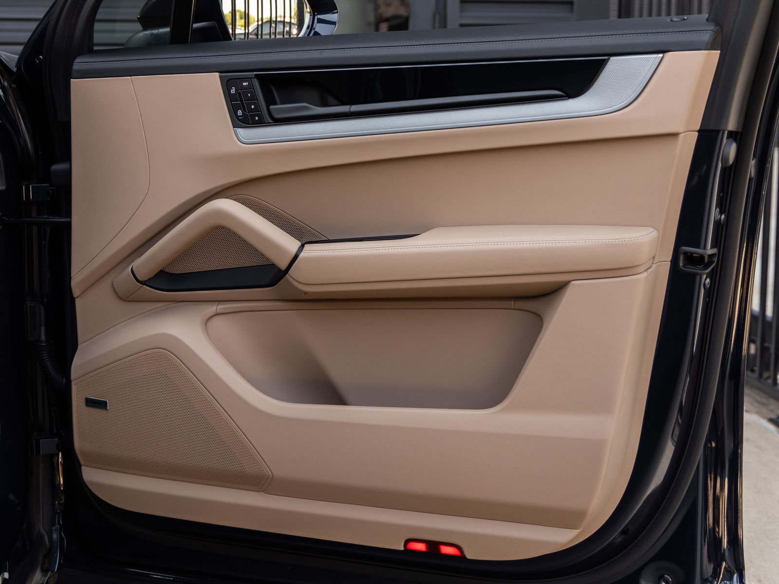 Certified 2025 Porsche Cayenne S AWD/4WD image 41