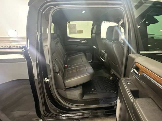 Used 2024 Chevrolet Silverado 1500 High Country w/ Technology Package AWD/4WD image 25