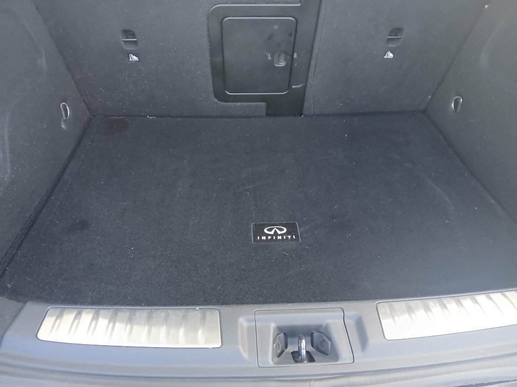 Used 2018 INFINITI QX30 Sport w/ Cargo Package FWD image 17