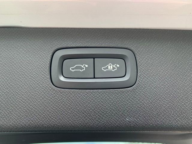 Used 2021 Volvo XC90 T6 Momentum w/ Advanced Package image 6