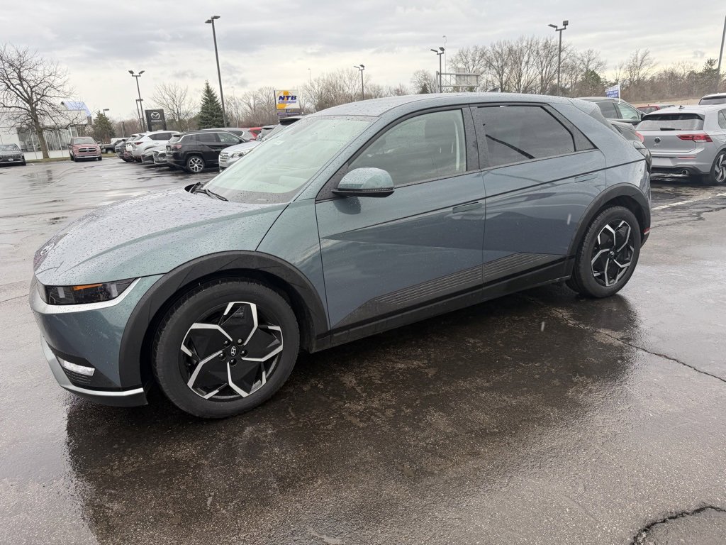 Used 2023 Hyundai Ioniq 5 SE image 1