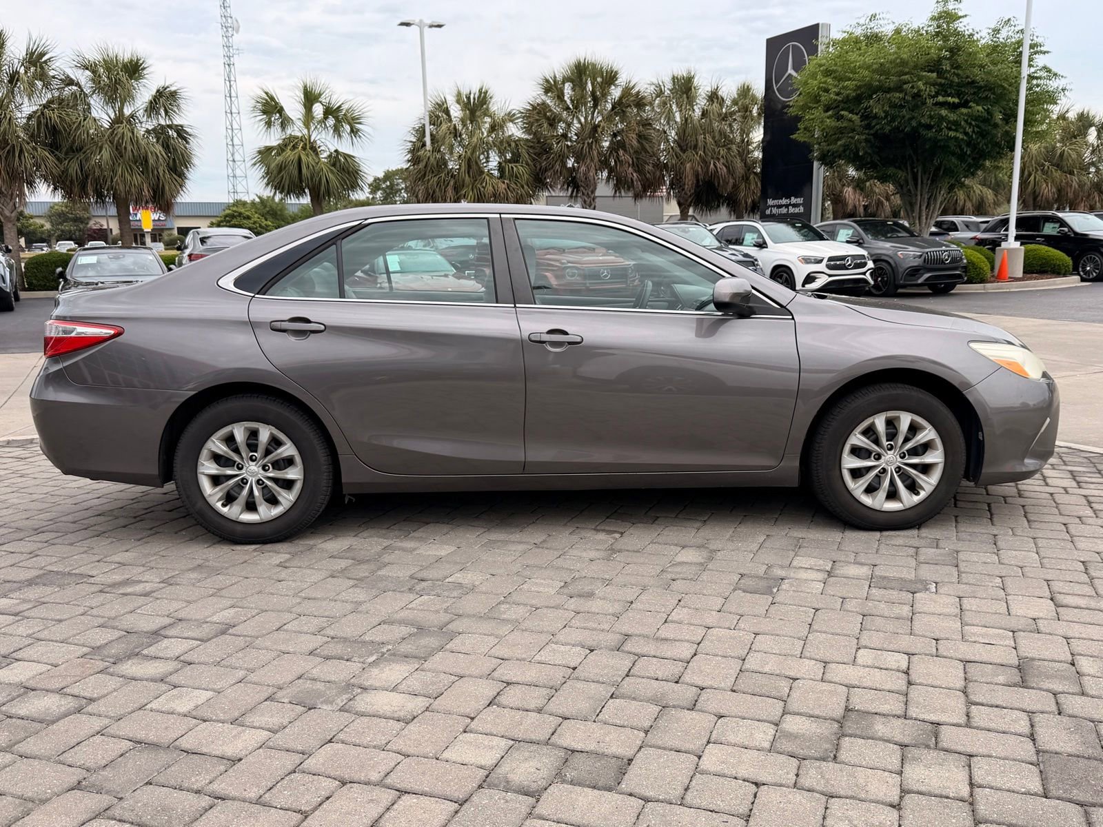 Used 2015 Toyota Camry LE FWD image 7