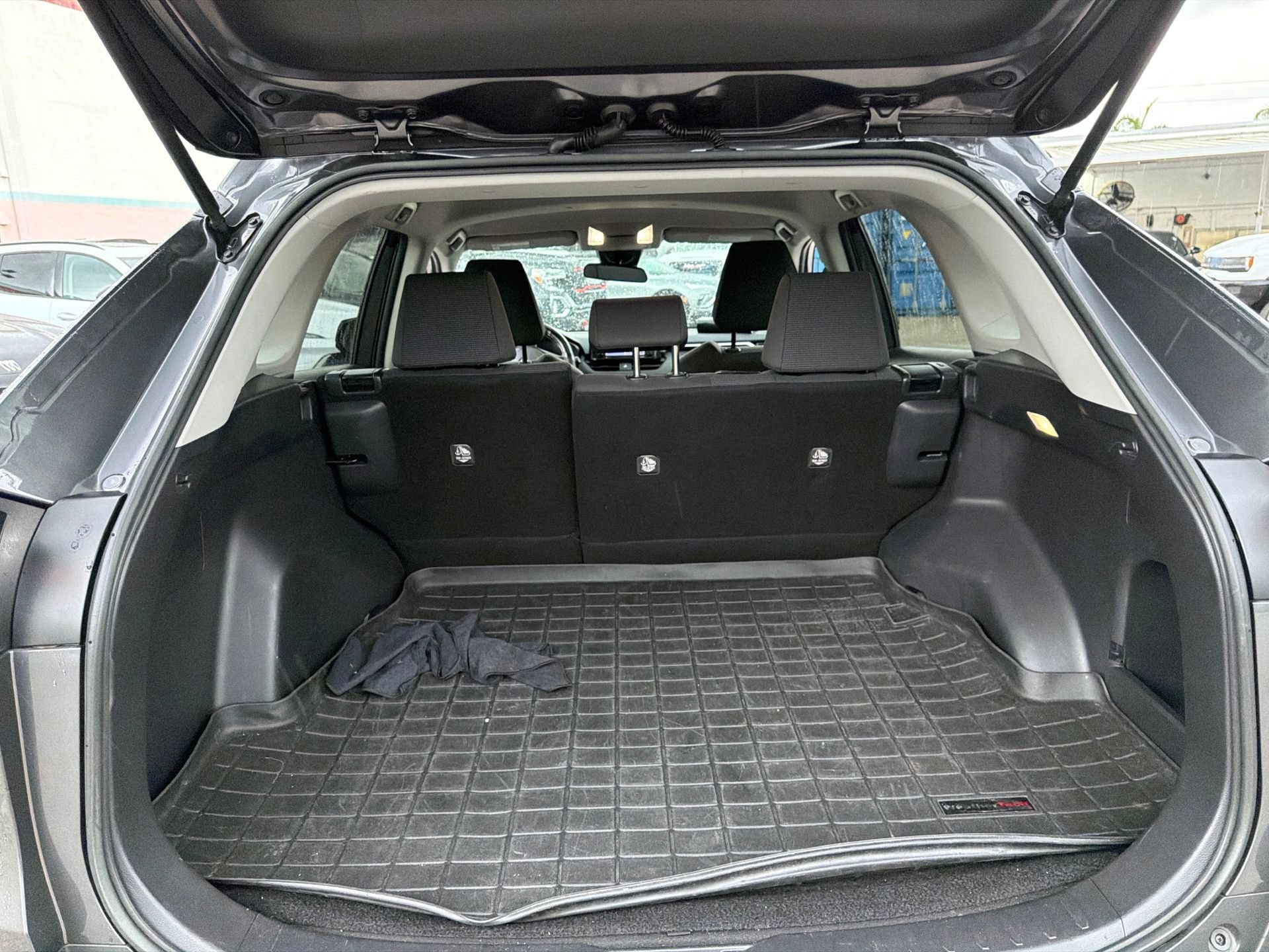 Used 2022 Toyota RAV4 LE FWD image 19