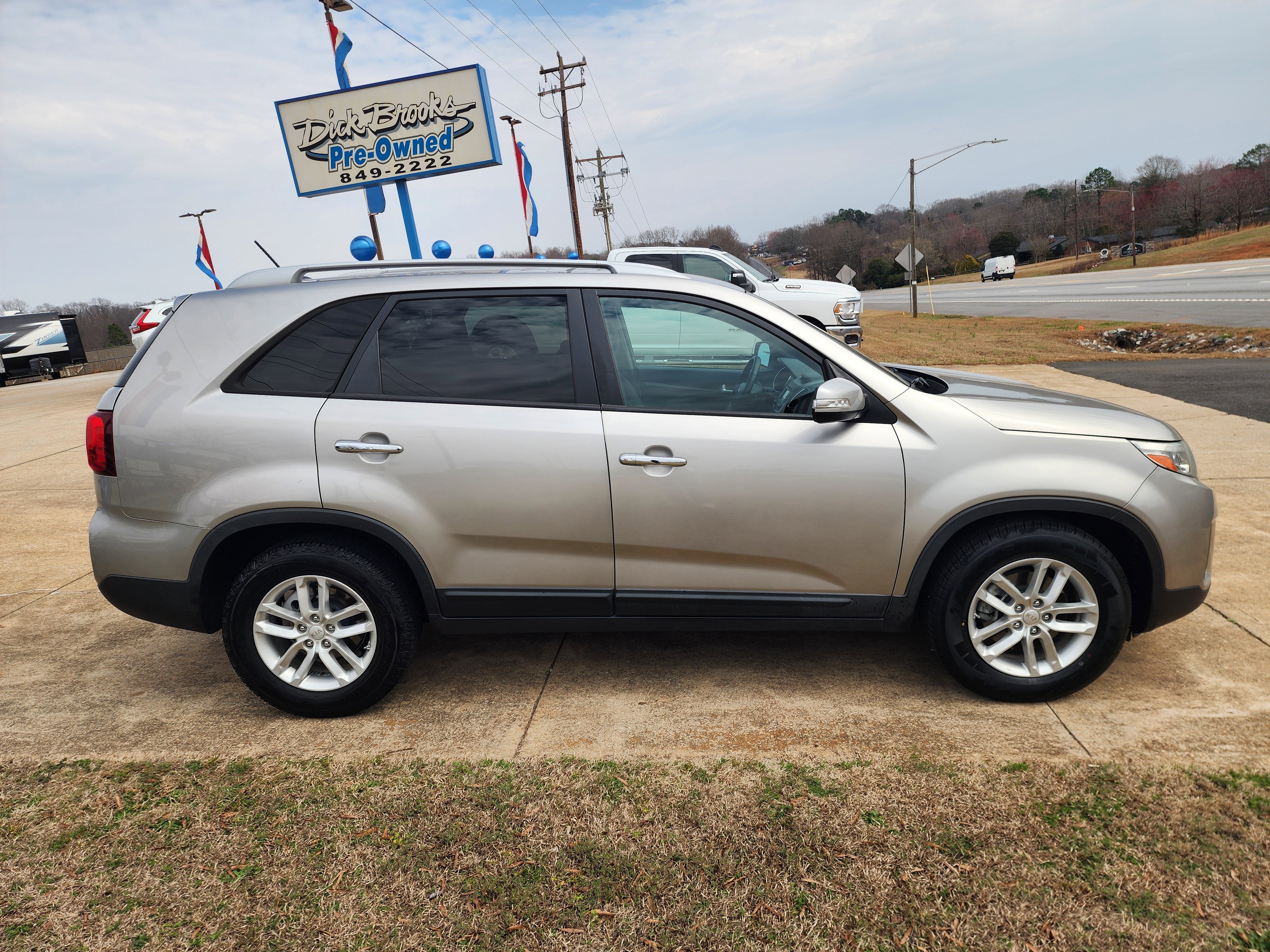 Used 2015 Kia Sorento LX image 3