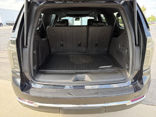 New 2026 Chevrolet Suburban LT w/ Advanced Technology Package AWD/4WD image 38