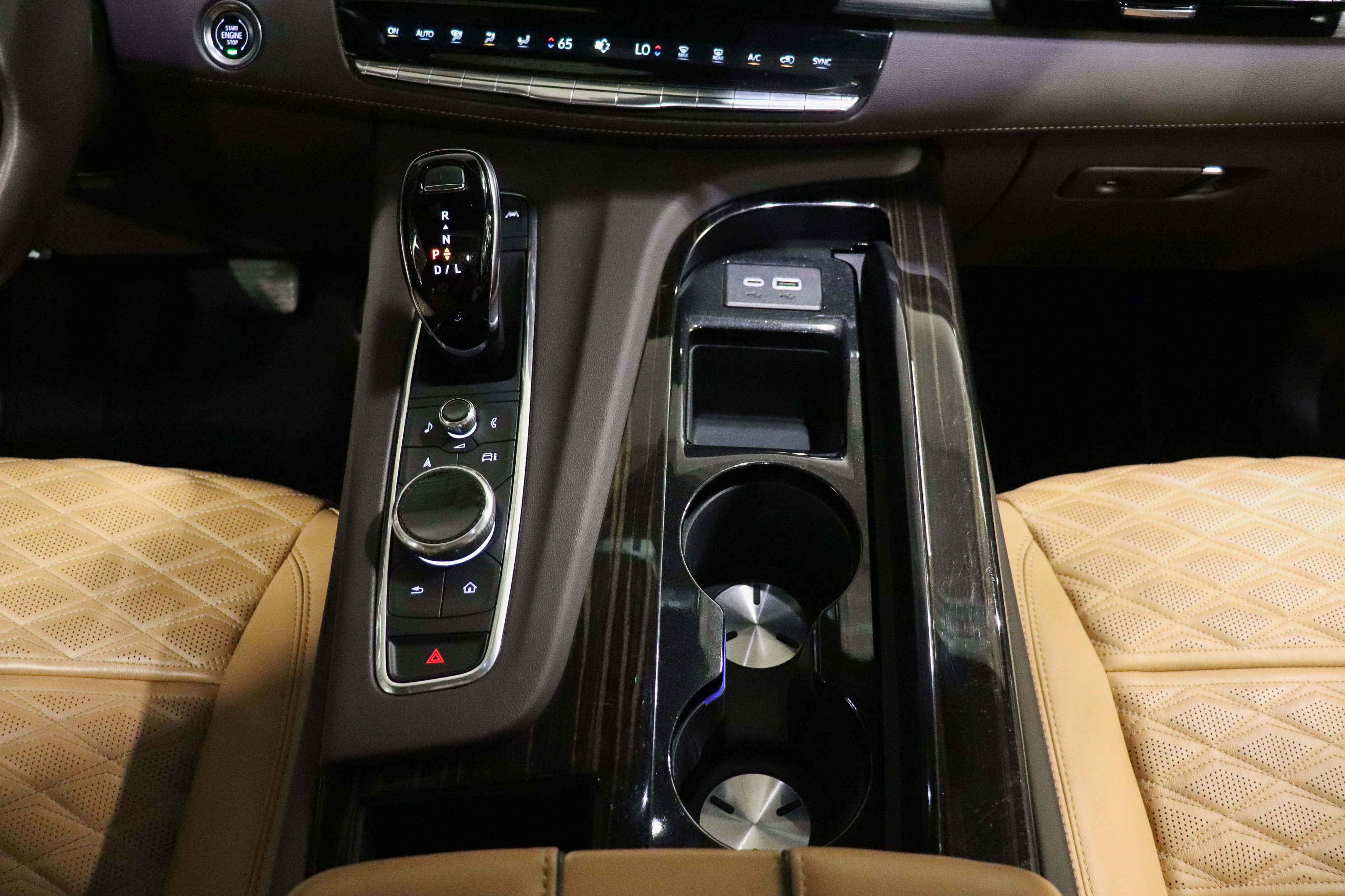 Used 2024 Cadillac Escalade Premium Luxury AWD/4WD image 32