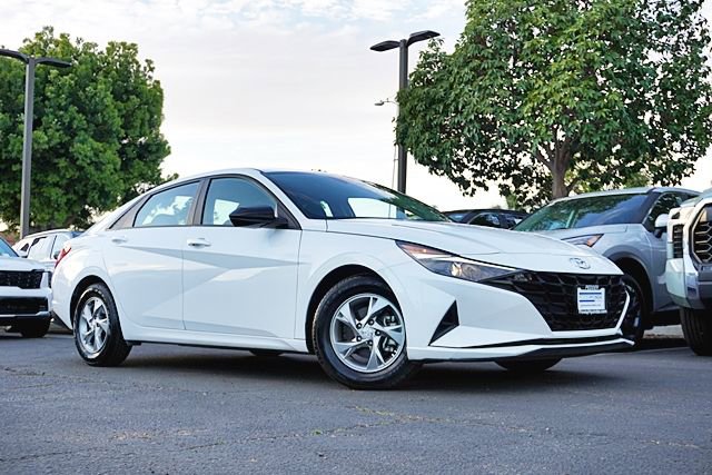 Used 2021 Hyundai Elantra SE w/ Cargo Package image 2