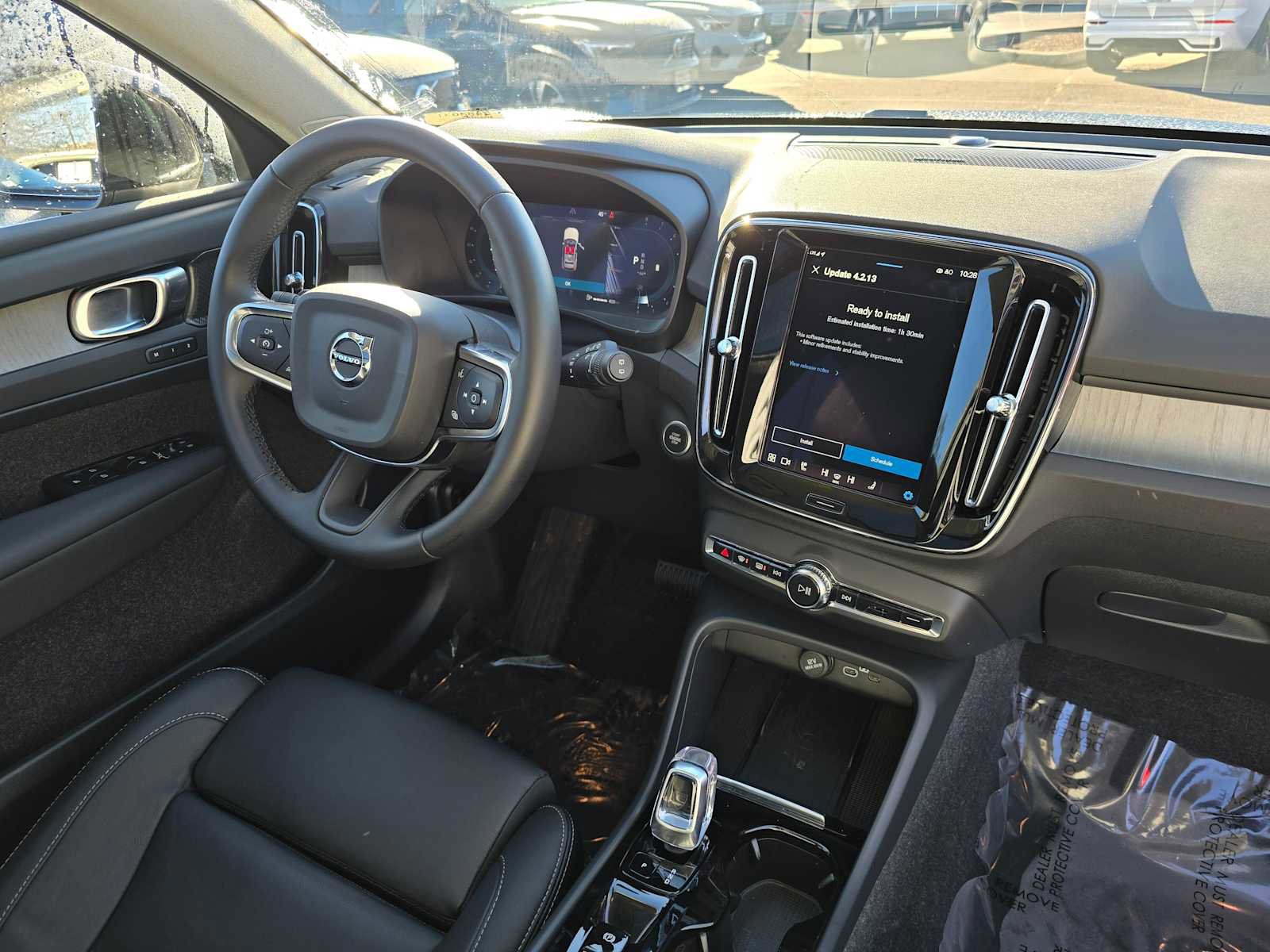 Used 2025 Volvo XC40 B5 Plus w/ Climate Package image 12