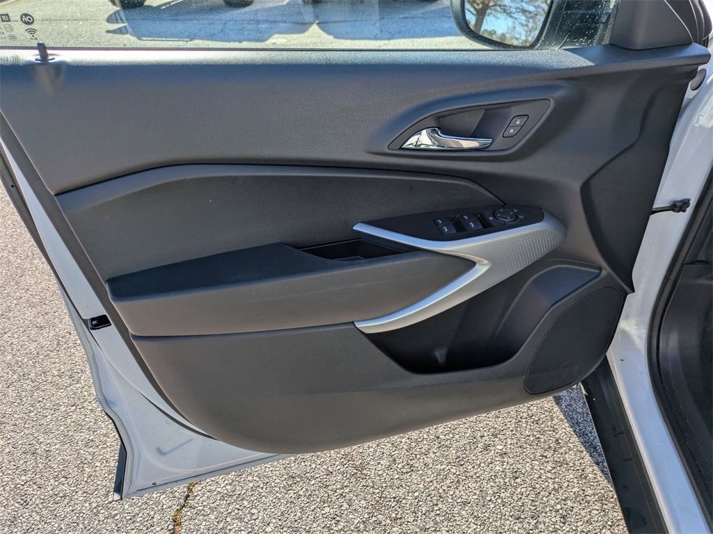 Used 2024 Chevrolet Trax RS image 13