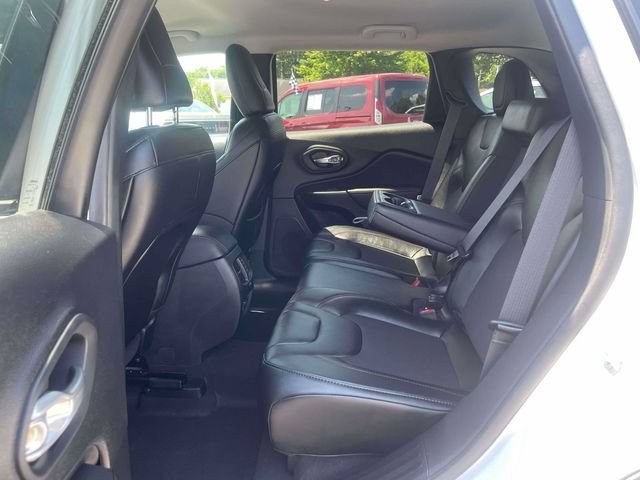 Used 2023 Jeep Cherokee Trailhawk w/ Trailer Tow Group AWD/4WD image 22