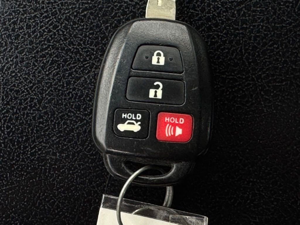 Used 2014 Toyota Camry SE FWD image 31