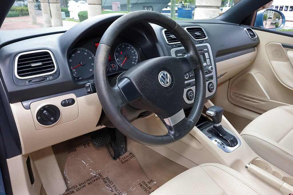 Used 2008 Volkswagen Eos 2.0T FWD image 34