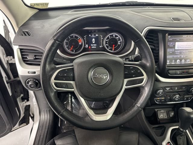 Used 2018 Jeep Cherokee Latitude Plus w/ Comfort/Convenience Group FWD image 11
