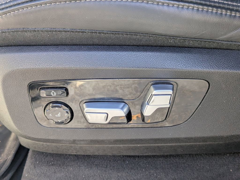 Used 2021 BMW X7 M50i w/ Dynamic Handling Package image 21