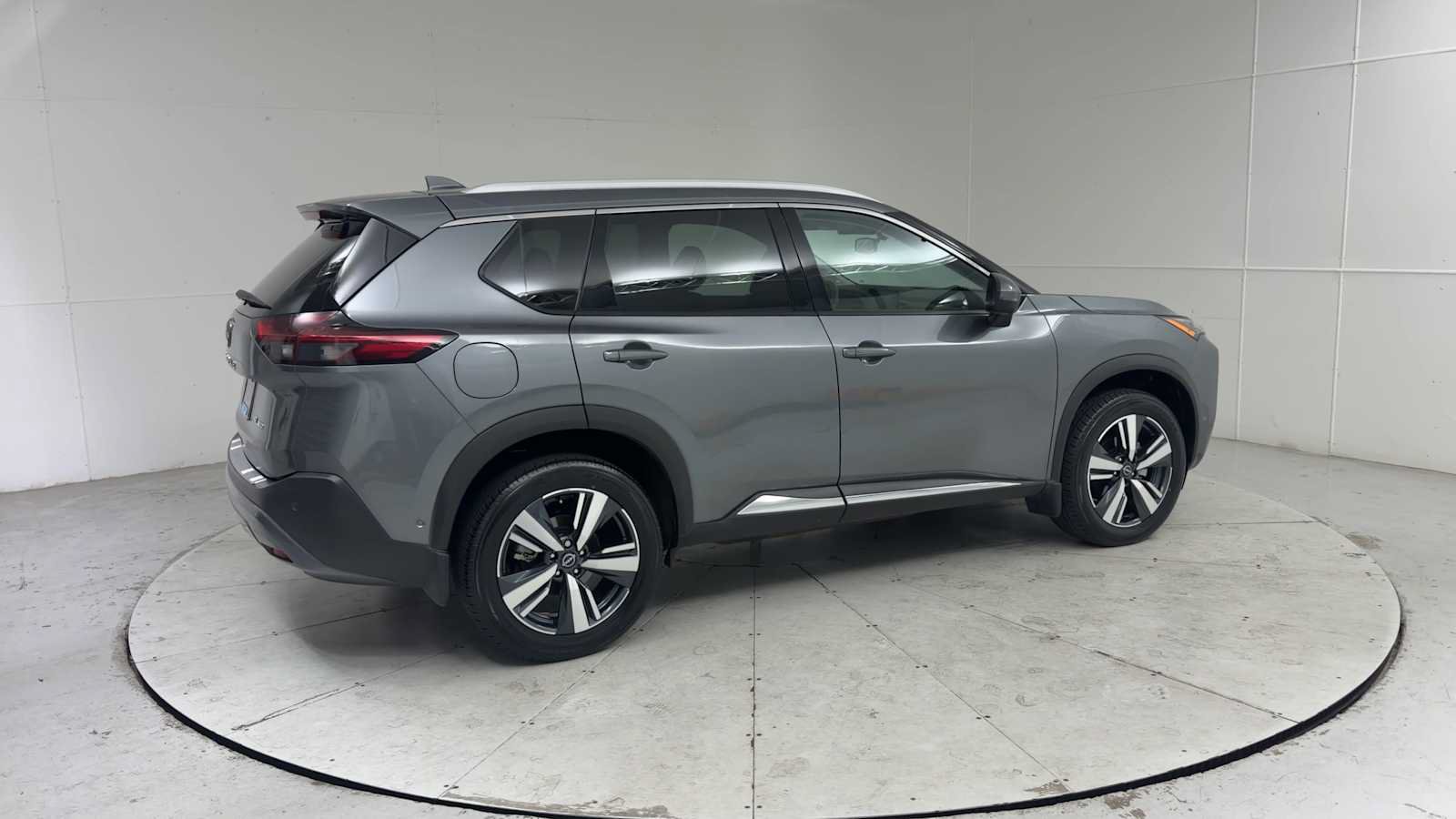 Used 2023 Nissan Rogue SL w/ SL Premium Package AWD/4WD image 2