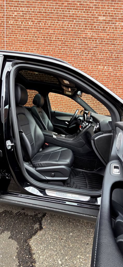 Used 2019 Mercedes-Benz GLC 300 4MATIC w/ AMG Line image 11