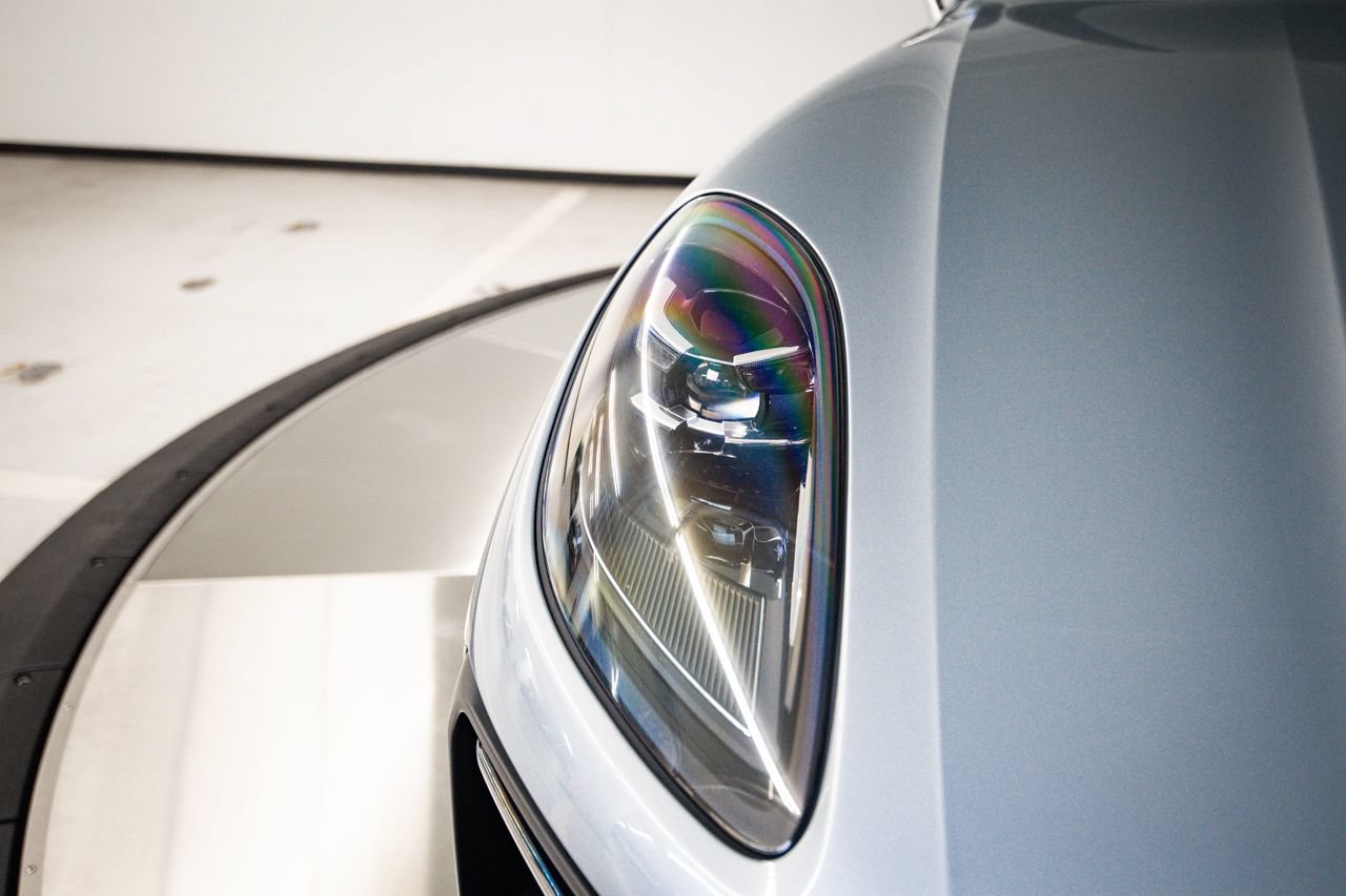 Certified 2023 Porsche Macan AWD/4WD image 13