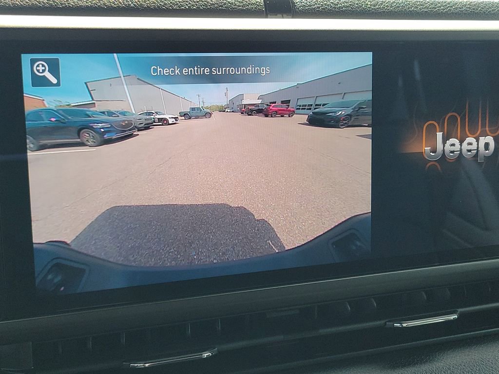 Used 2024 Jeep Gladiator Sport AWD/4WD image 9