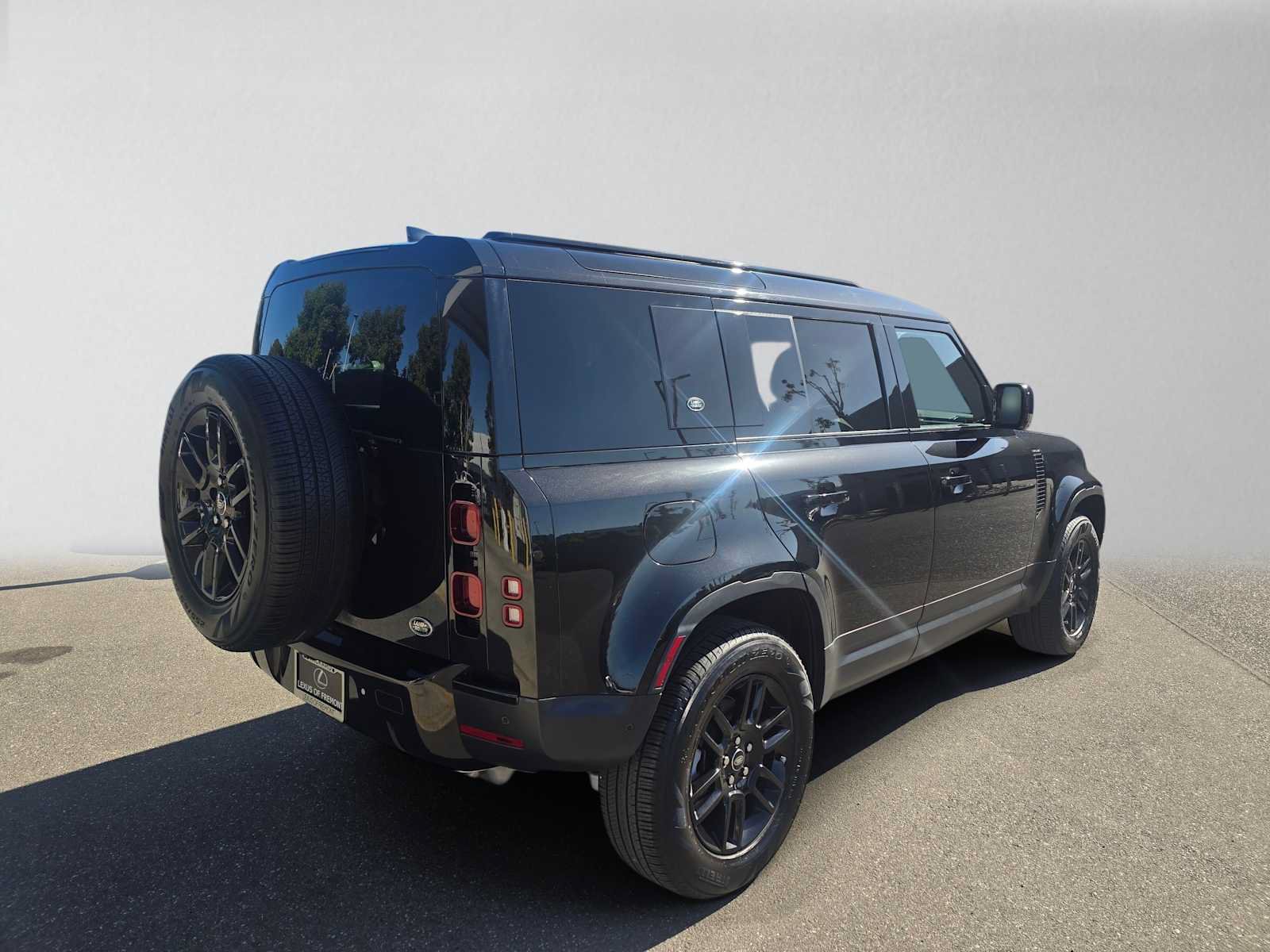 Used 2023 Land Rover Defender 110 S AWD/4WD image 3