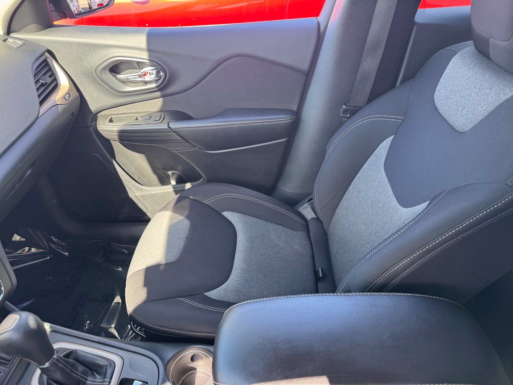 Used 2014 Jeep Cherokee Latitude w/ Comfort/Convenience Group AWD/4WD image 23