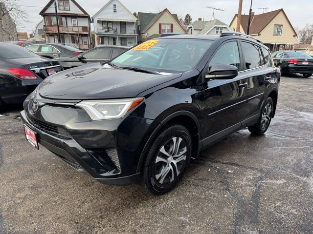 Used 2017 Toyota RAV4 LE AWD/4WD image 3