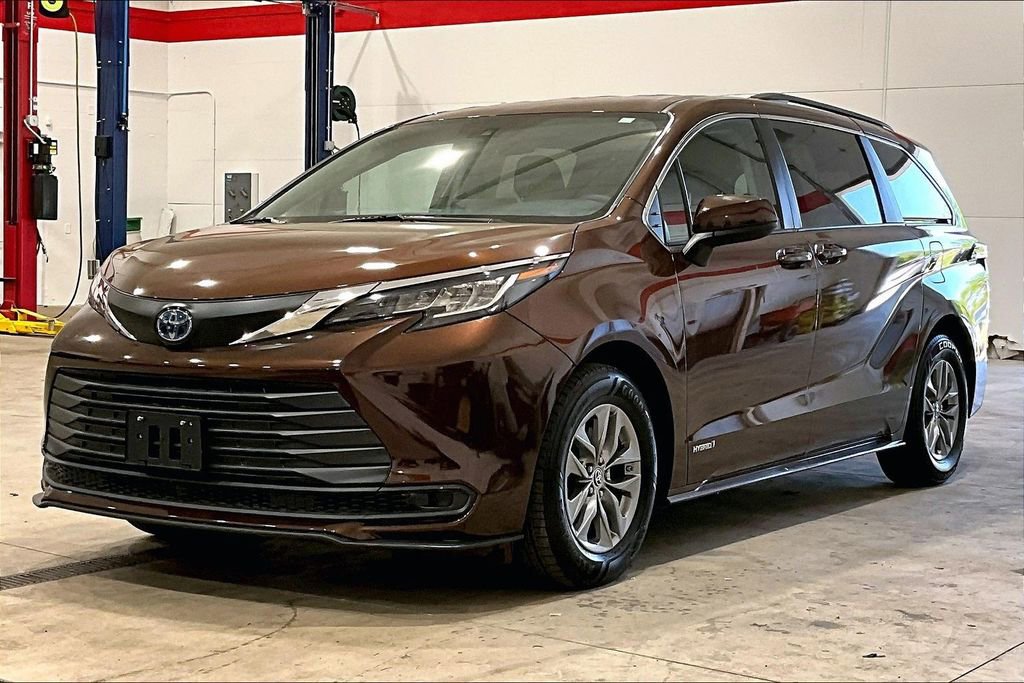 Used 2021 Toyota Sienna LE AWD/4WD image 30