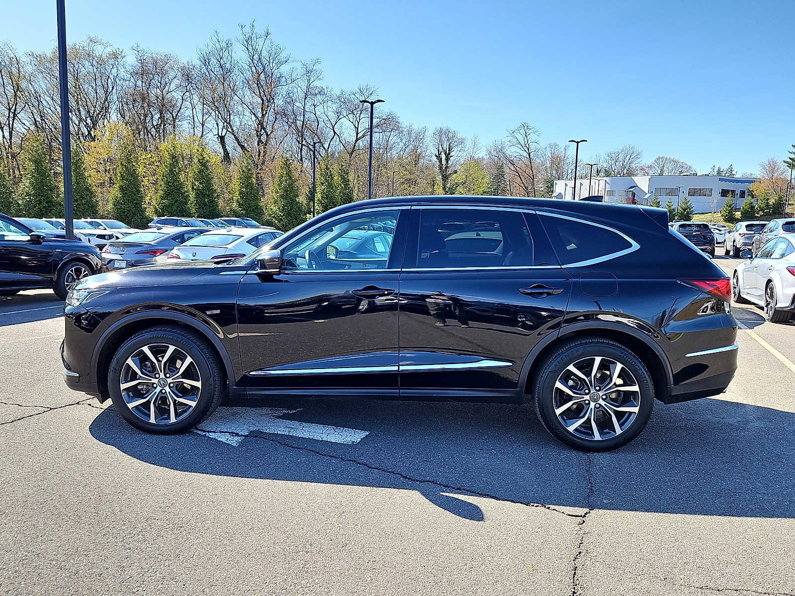 Used 2023 Acura MDX SH-AWD w/ Technology Package image 4