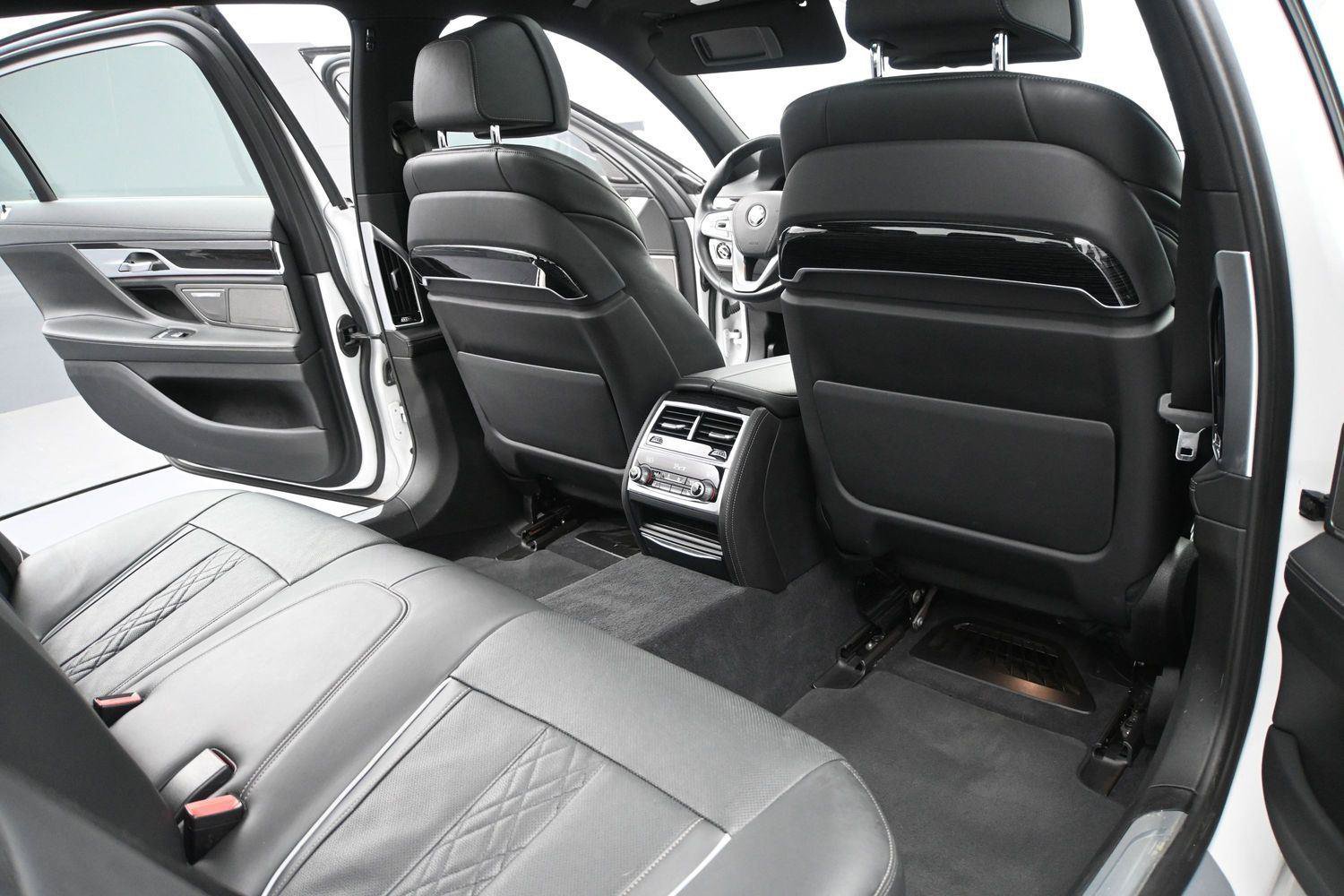 Used 2019 BMW 750i xDrive w/ M Sport Package AWD/4WD image 20