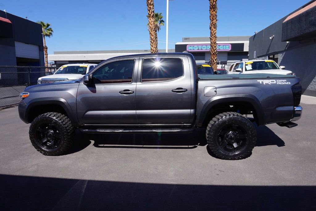 Used 2017 Toyota Tacoma TRD Off-Road image 3