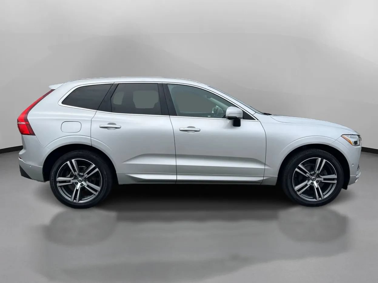 Used 2019 Volvo XC60 T5 Momentum w/ Multimedia Package AWD/4WD image 7