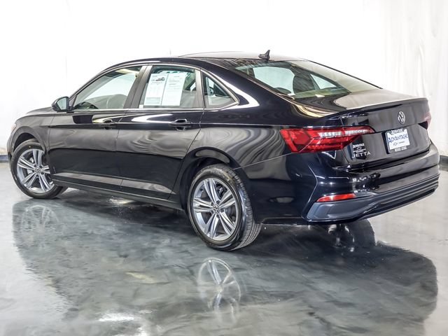 Used 2024 Volkswagen Jetta SE FWD image 9