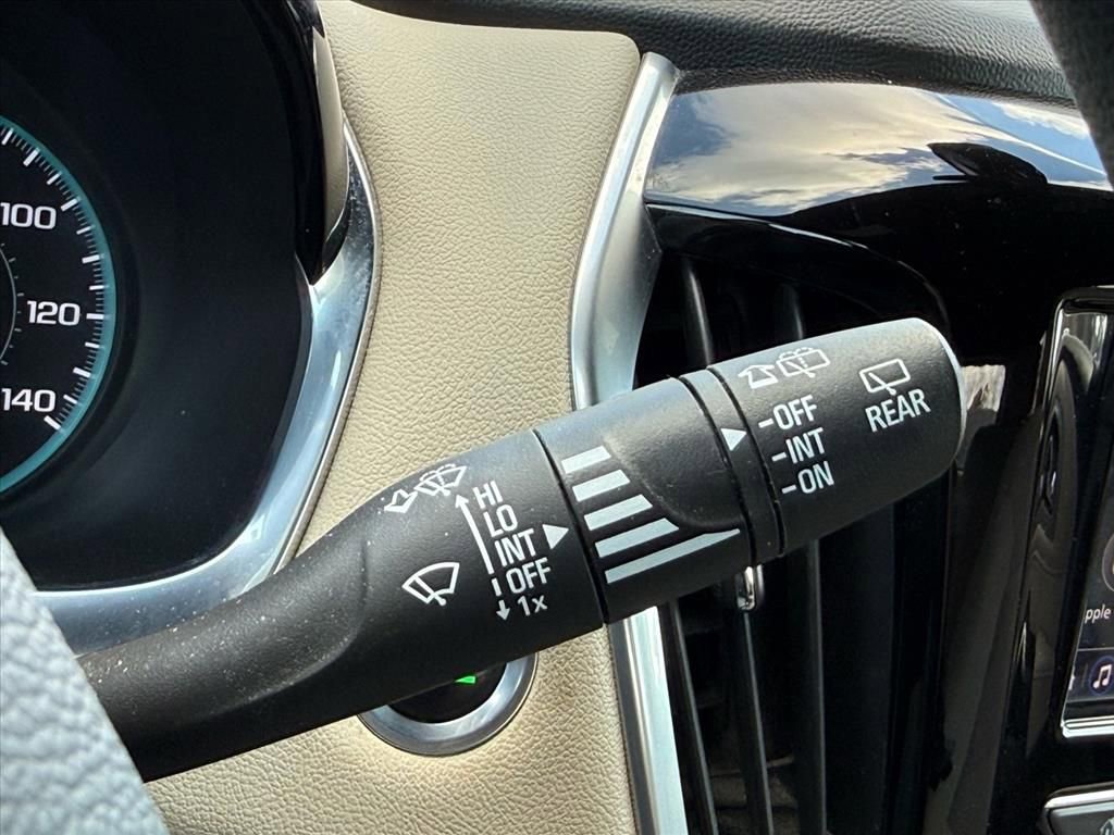 Used 2022 Chevrolet Traverse LS image 24