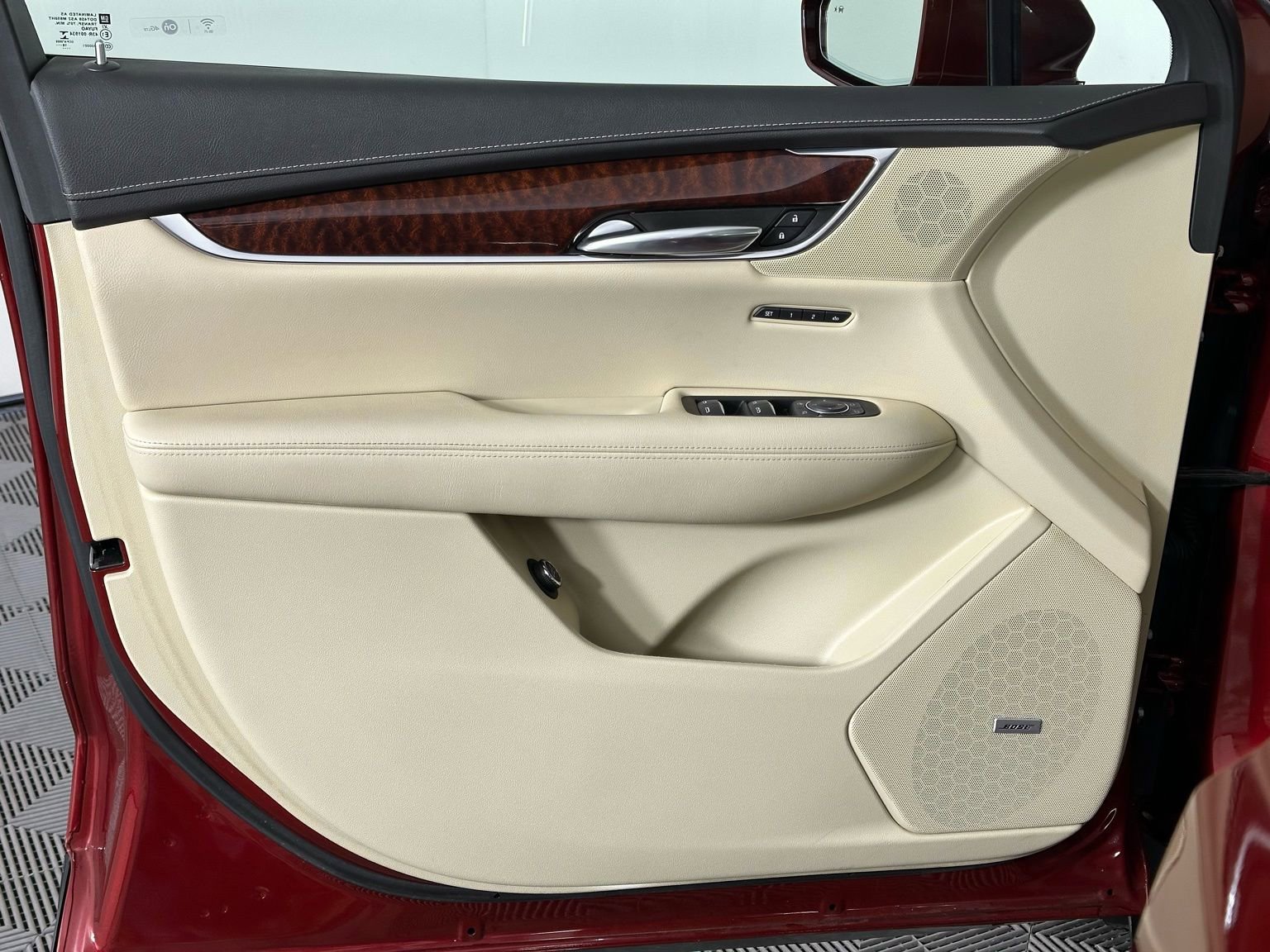 Used 2017 Cadillac XT5 Luxury w/ Driver Awareness Package image 36