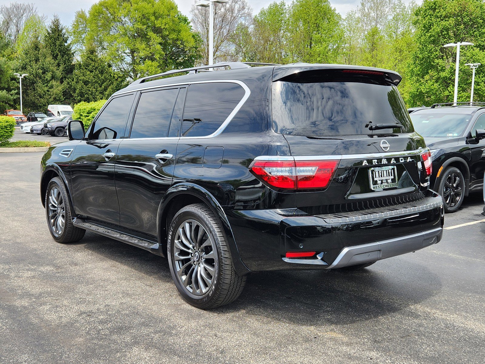 Used 2024 Nissan Armada Platinum w/ Captain's Chairs Package AWD/4WD image 3