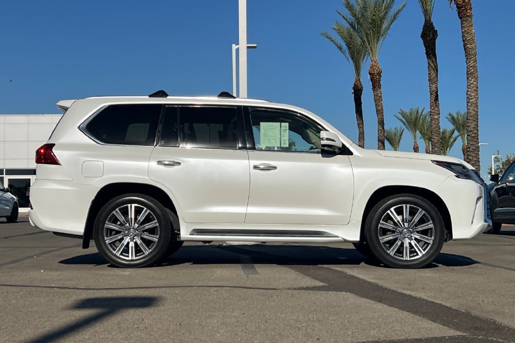 Used 2017 Lexus LX 570 4WD w/ Luxury Package image 3