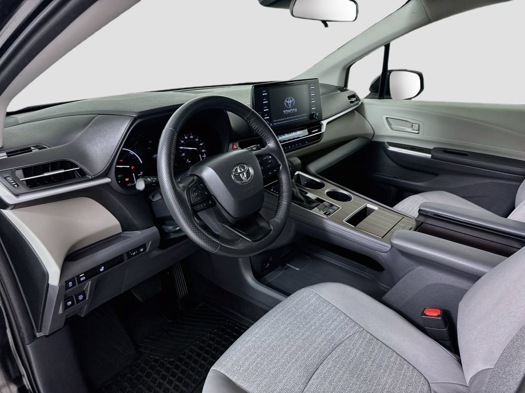 Used 2024 Toyota Sienna LE FWD image 10