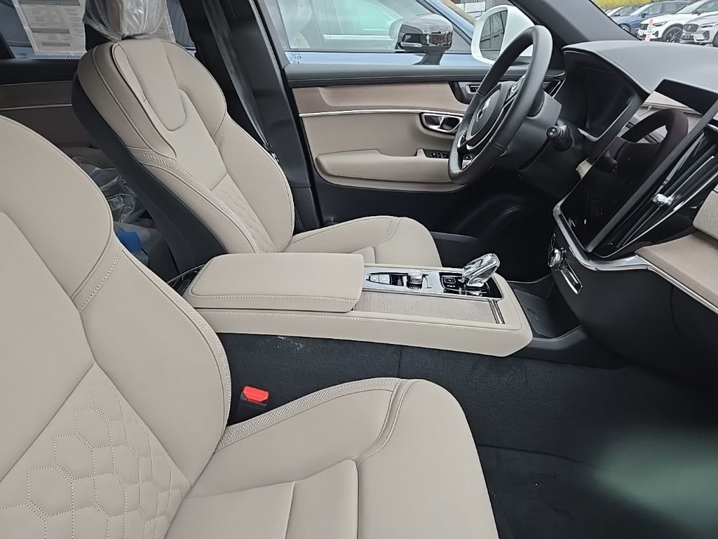 New 2026 Volvo XC90 B6 Plus w/ Protection Package Premier image 6