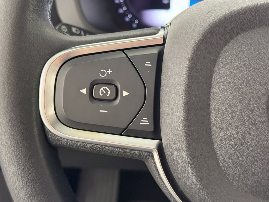 Certified 2023 Volvo XC60 B5 Core w/ Climate Package AWD/4WD image 29