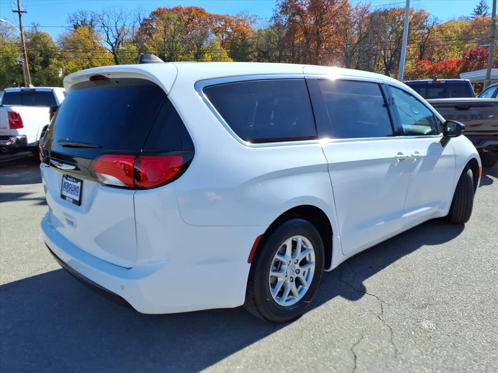 New 2026 Chrysler Voyager LX image 4